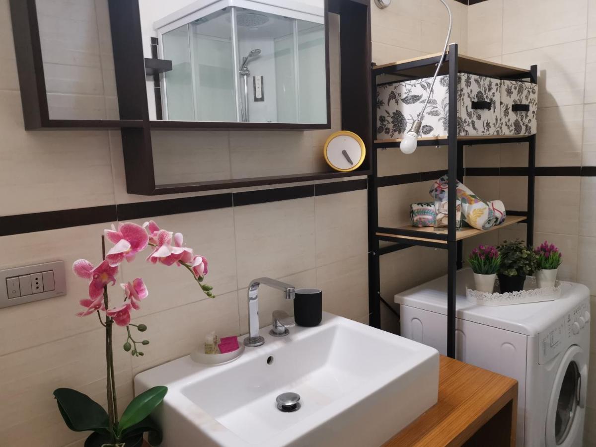Bnbook Trilo Mind Rho Trilocale Con 2 Camere E 2 Bagni Exterior foto